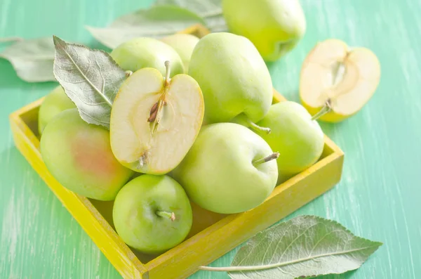 Manzanas en la caja — Foto de Stock