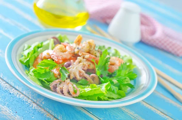 Ensalada con camarones — Foto de Stock