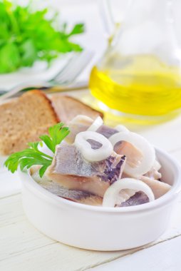 soğan ile ringa balığı