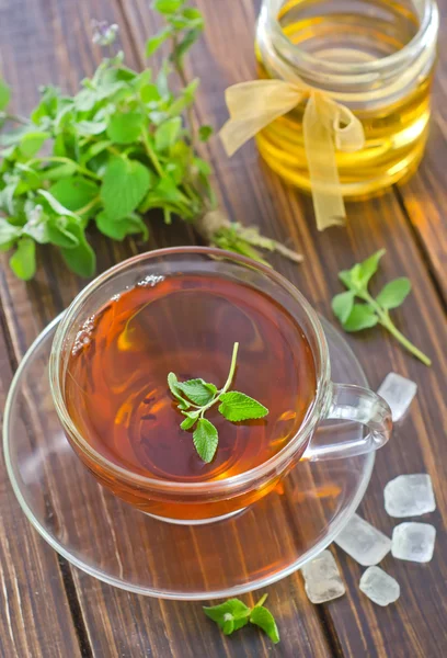 Tea with mint and honey — Stock Photo, Image