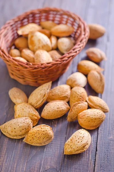 Almendra en la cesta — Foto de Stock