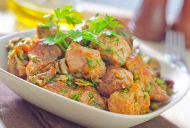 Kızarmış sebze ve et