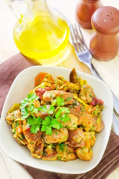 Verduras fritas y carne —  Fotos de Stock