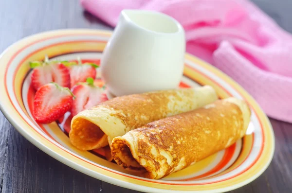 Panqueques en el plato — Foto de Stock