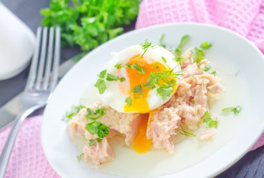 ton balığı ve yumurta