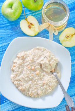 Elmalı yulaf gevreği