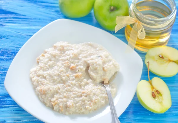 Oat flakes with apples — Stock Photo, Image