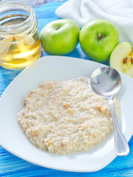Oat flakes with apples — Stock Photo, Image