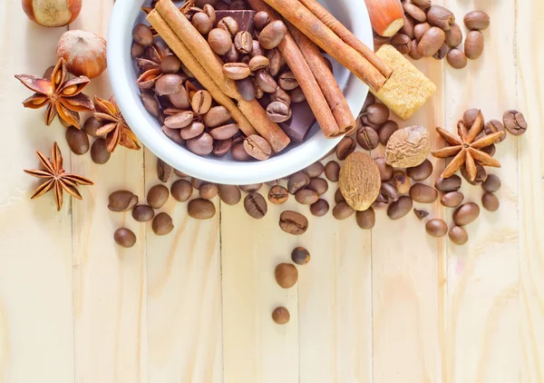 Coffee, anis and cinnamon — Stock Photo, Image