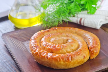 bir tabak içinde sosis