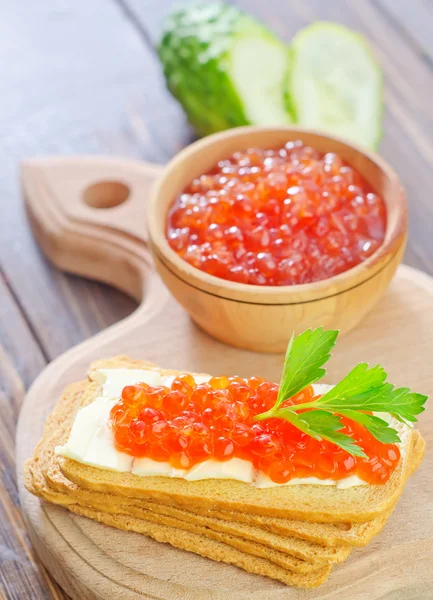 Torradas com caviar vermelho — Fotografia de Stock