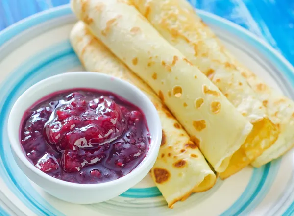 Pfannkuchen mit Marmelade — Stockfoto