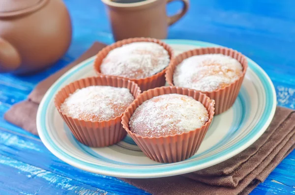 Muffinok tányéron — Stock Fotó