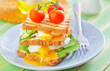 yumurta haşlanmış yumurta ile tost