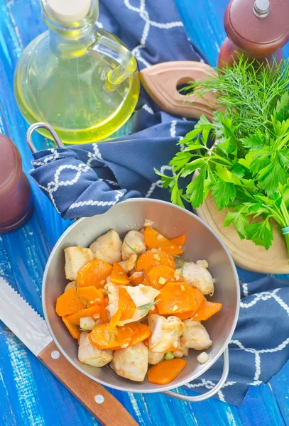 Fried chicken with carrot — Stock Photo, Image