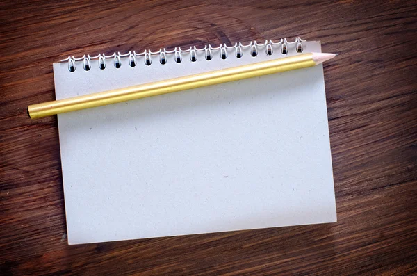 Notiz und Bleistift — Stockfoto