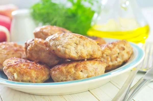 Chuletas en un plato —  Fotos de Stock