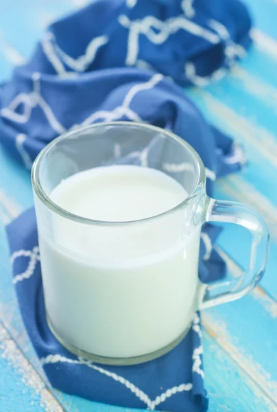 Melk in glas — Stockfoto