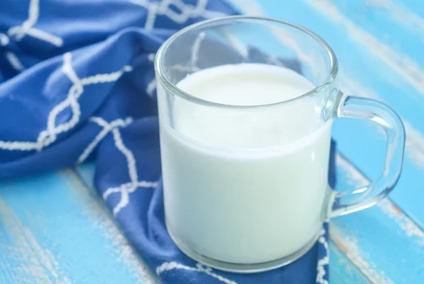 Melk in glas — Stockfoto