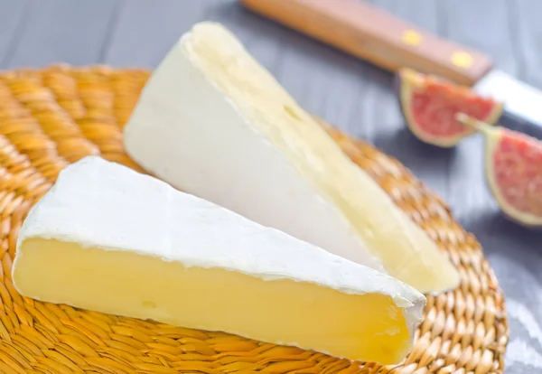 Köstlicher Camembert — Stockfoto