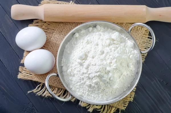 Flour in pan — Stock Photo, Image
