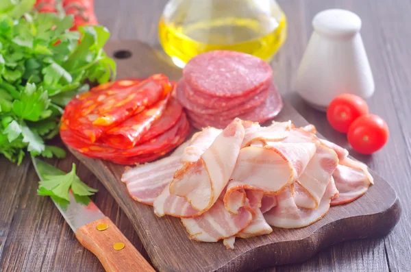 Salami och bacon — Stockfoto