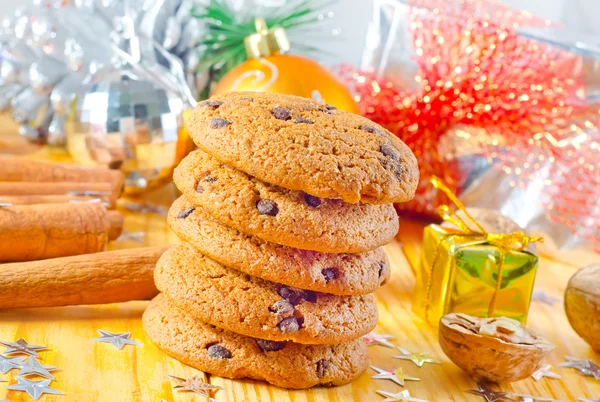 Biscotti e decorazioni natalizie — Foto Stock