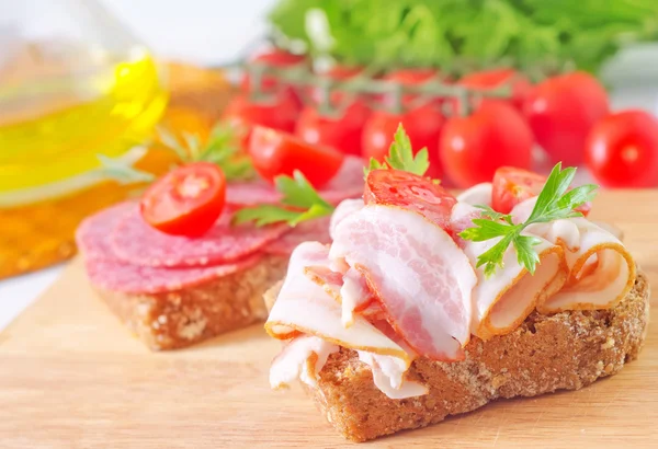 Bread with bacon — Stock Photo, Image