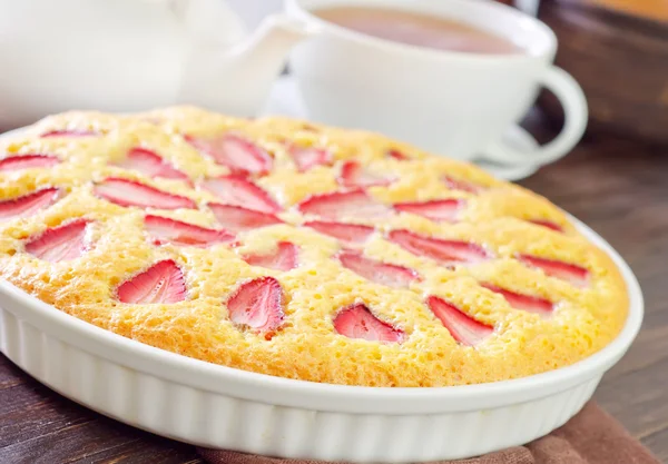 Kuchen mit Erdbeere — Stockfoto