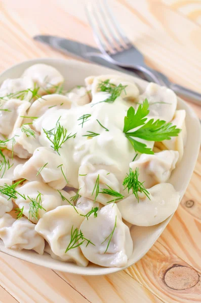 Pelmeni w misce — Zdjęcie stockowe