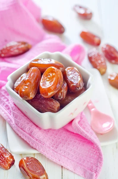 Dates in bowl — Stock Photo, Image