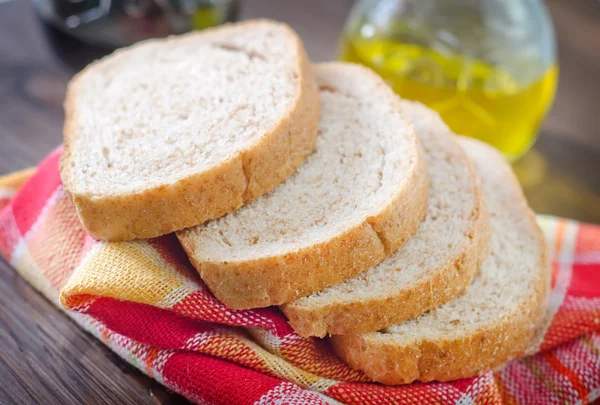Bröd på en handduk — Stockfoto
