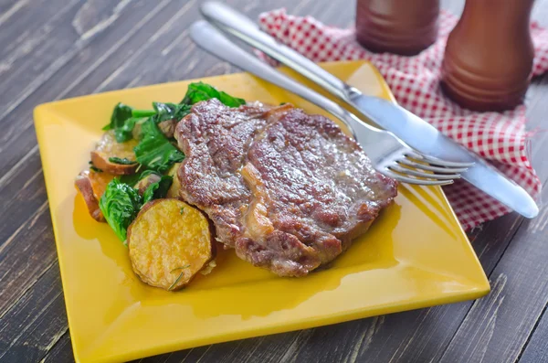 Steak on plate — Stock Photo, Image