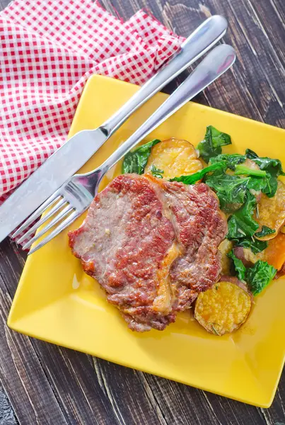 Steak on plate — Stock Photo, Image