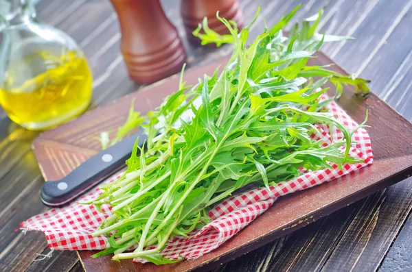 Ruccola en el plato —  Fotos de Stock