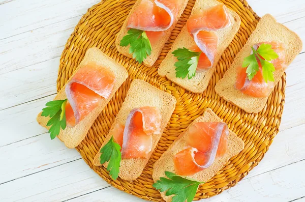 Toasts with salmon and parsley — Stock Photo, Image