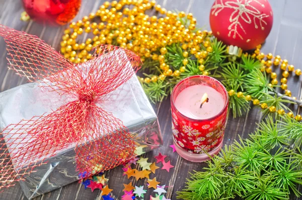 蜡烛和圣诞装饰 — 图库照片