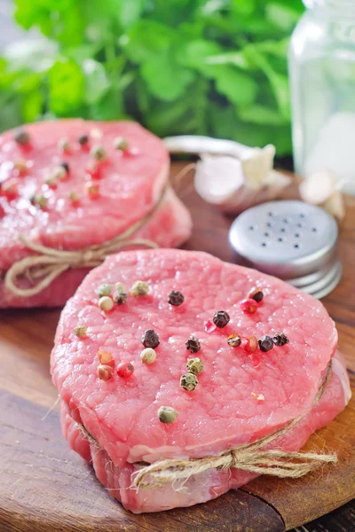 Raw meat and spice — Stock Photo, Image