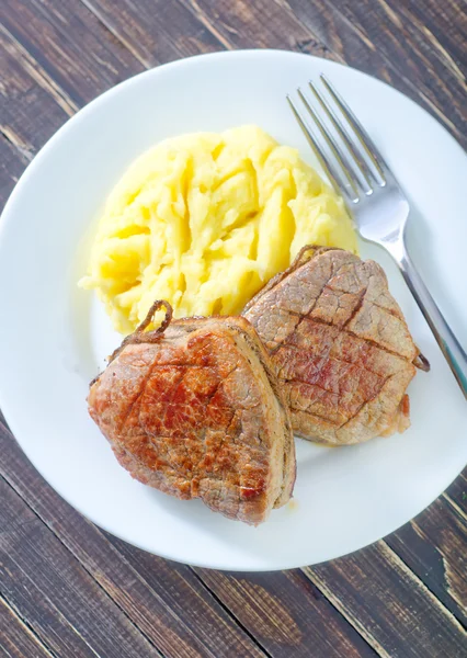 Mashed potato and fried meat — Stock Photo, Image