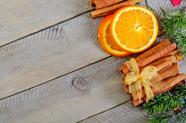 Sinaasappelen en specerijen — Stockfoto