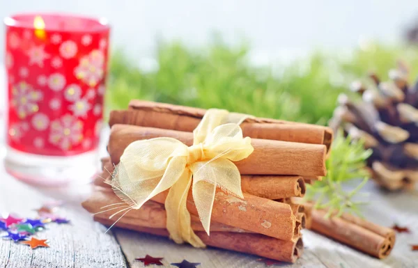 Canela em uma mesa — Fotografia de Stock