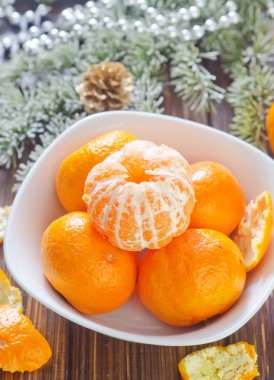 bir kasede mandalina