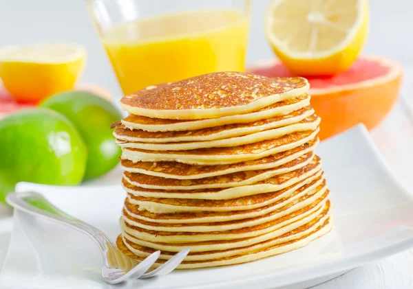 Tortitas con fruta — Foto de Stock