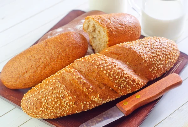 Bread and milk — Stock Photo, Image