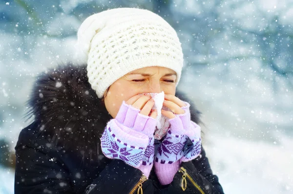 Blow one's nose — Stock Photo, Image