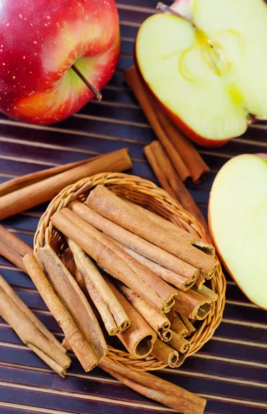 Apples and cinnamon — Stock Photo, Image