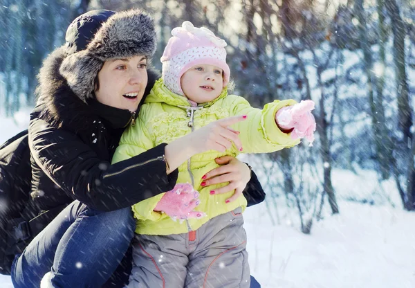 Kvinna och flicka — Stockfoto