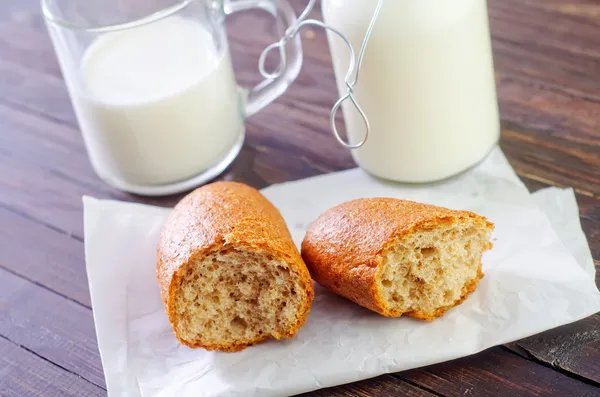 Bread with milk — Stock Photo, Image