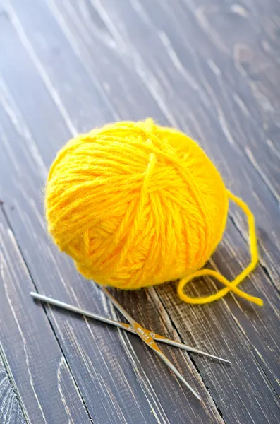 Tejer lana y agujas — Foto de Stock