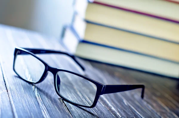 Brille und Bücher — Stockfoto